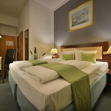 Prague Season Hotel Екстер'єр фото