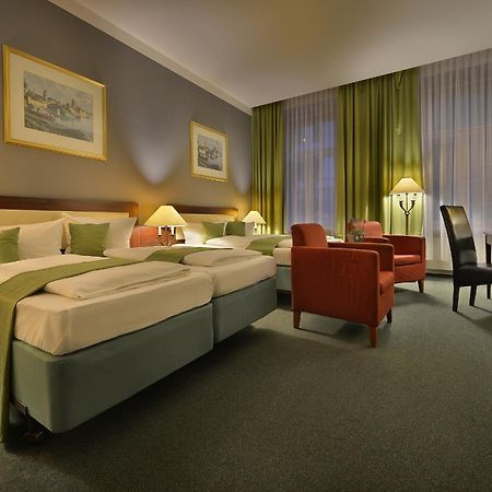 Prague Season Hotel Екстер'єр фото