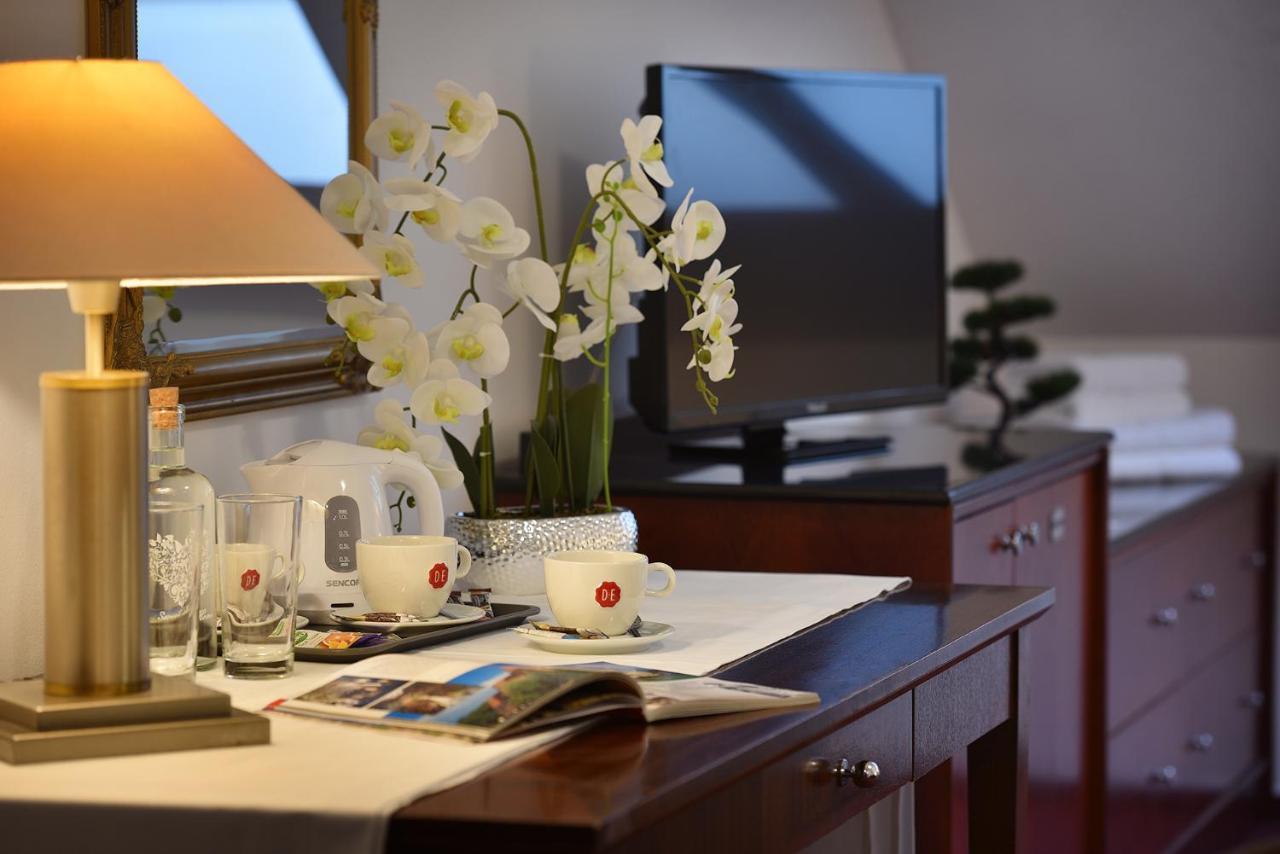 Prague Season Hotel Екстер'єр фото