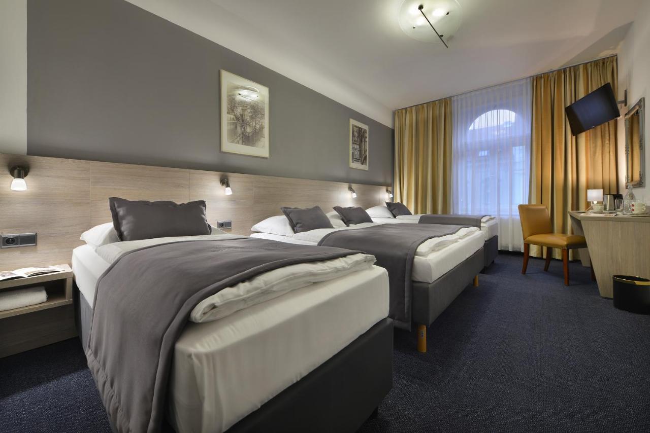 Prague Season Hotel Екстер'єр фото
