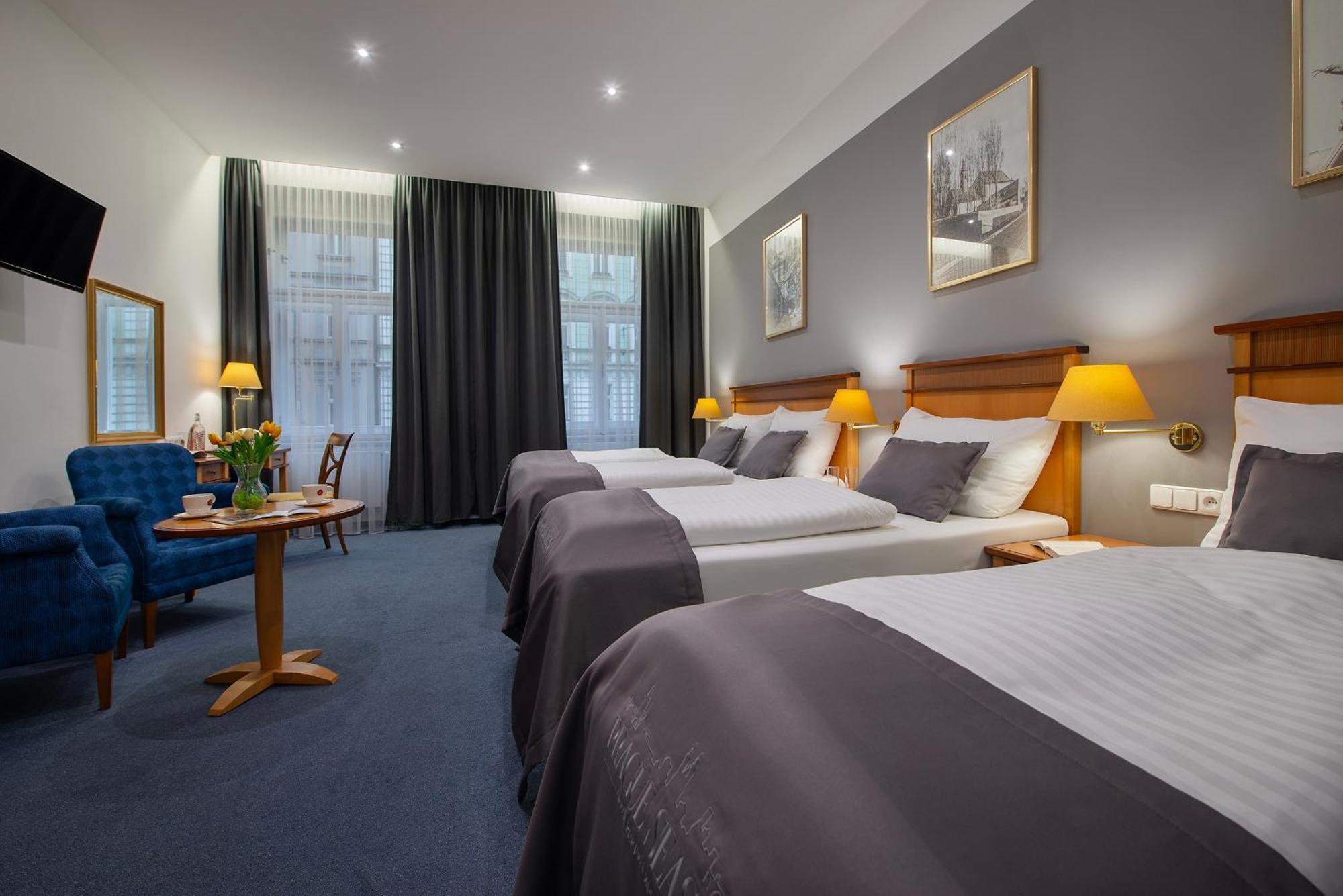 Prague Season Hotel Екстер'єр фото