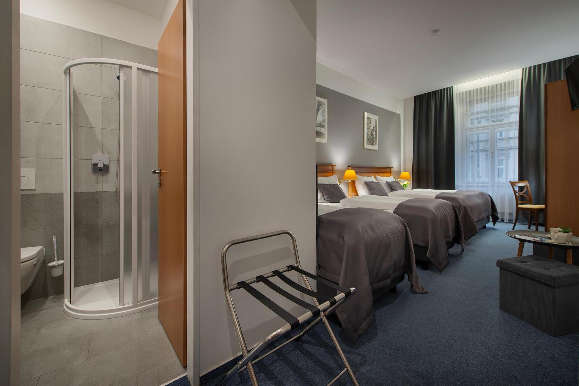 Prague Season Hotel Екстер'єр фото