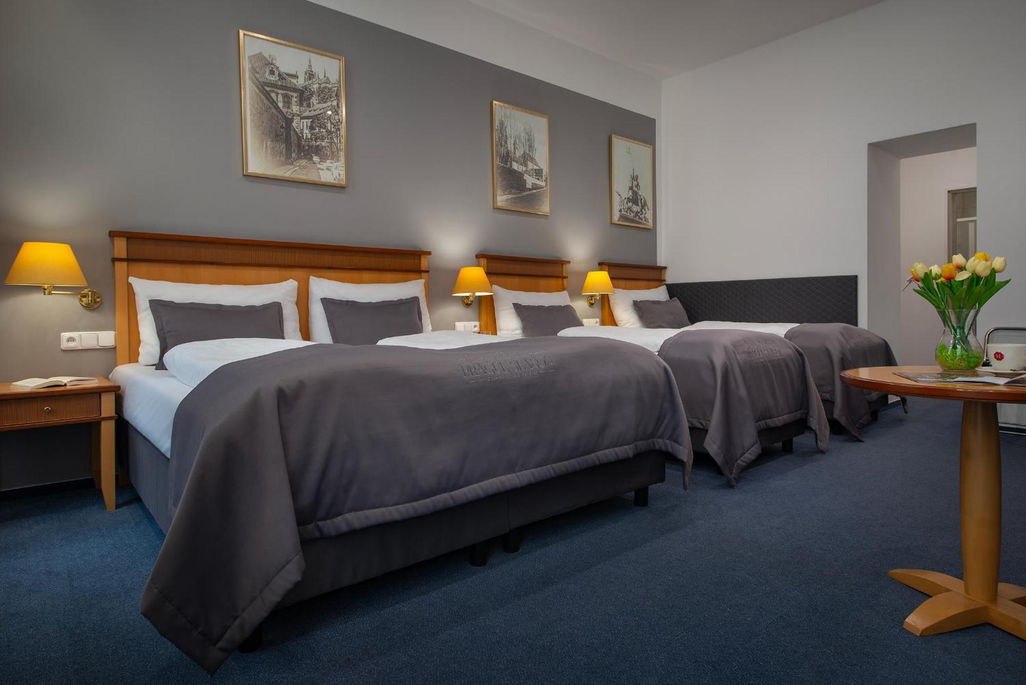 Prague Season Hotel Екстер'єр фото