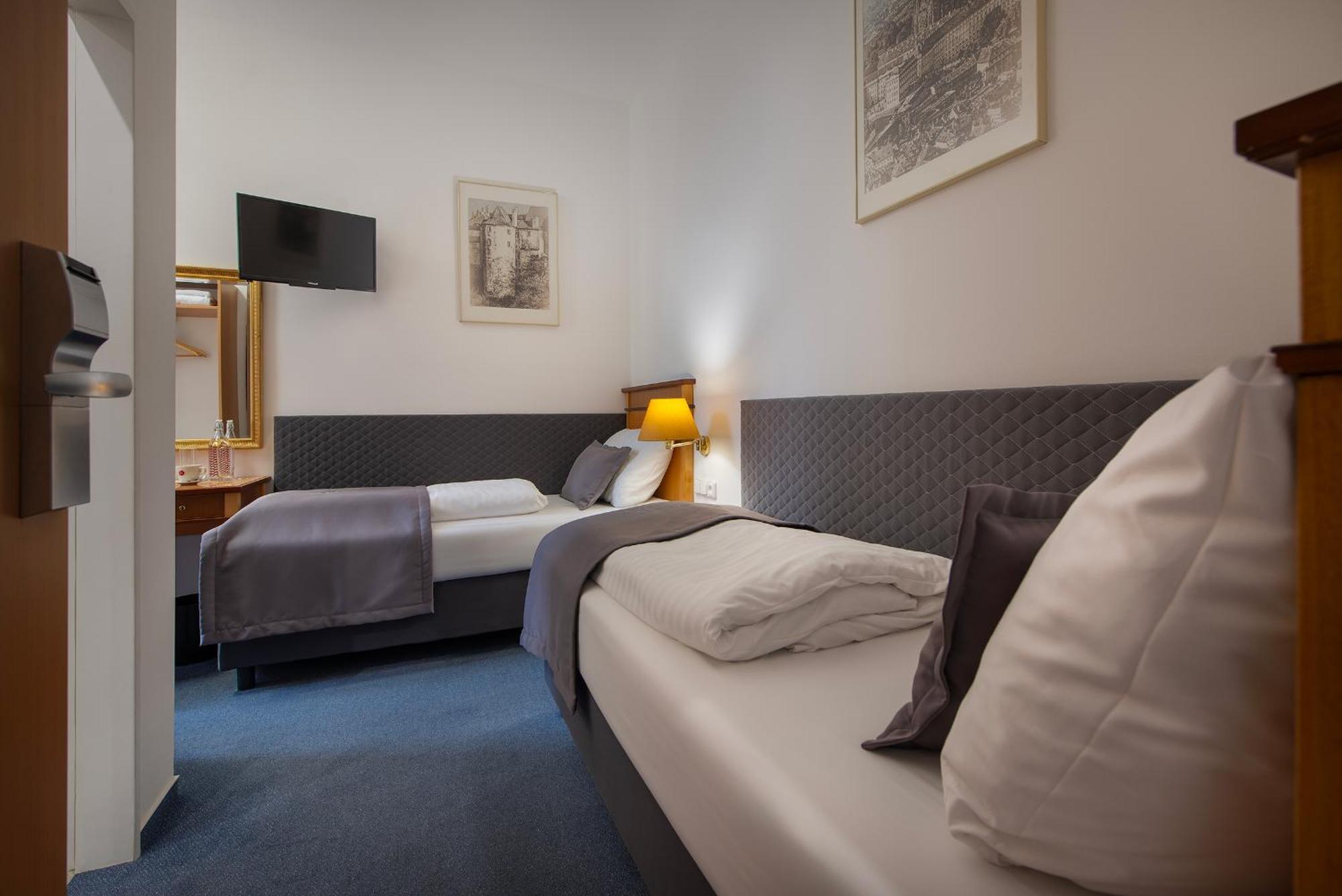 Prague Season Hotel Екстер'єр фото