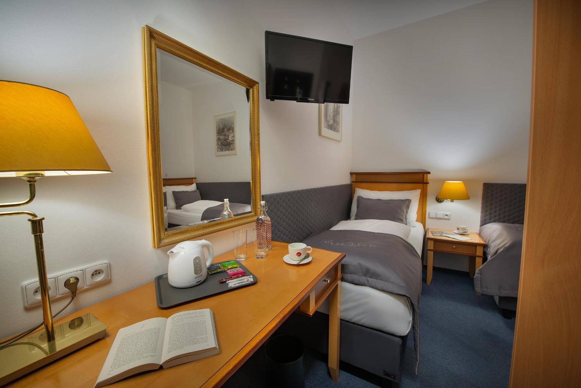 Prague Season Hotel Екстер'єр фото