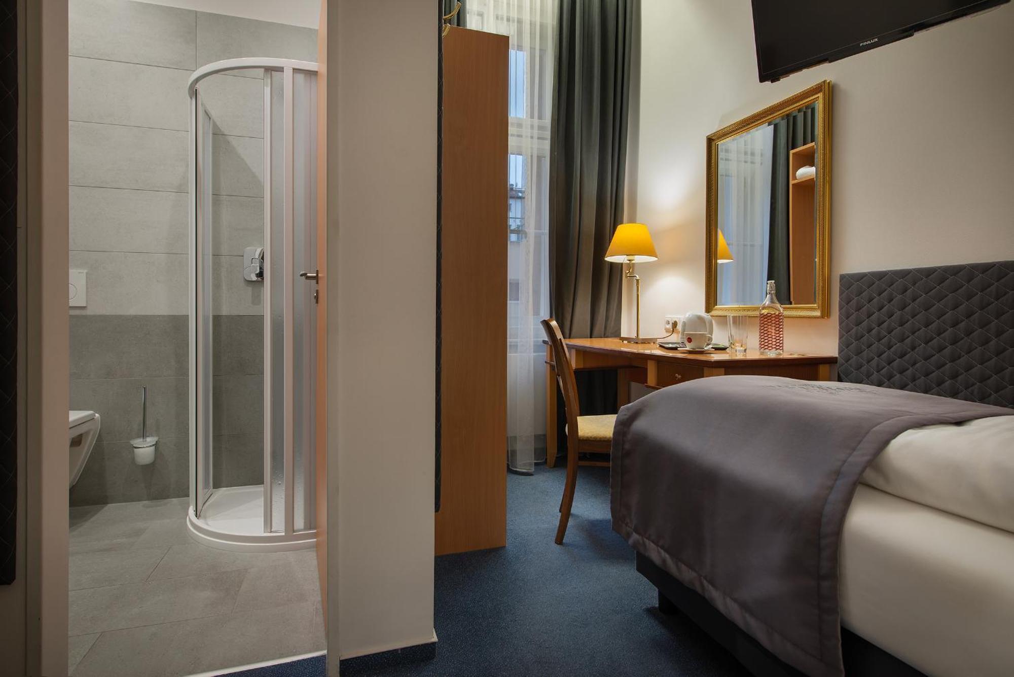 Prague Season Hotel Екстер'єр фото