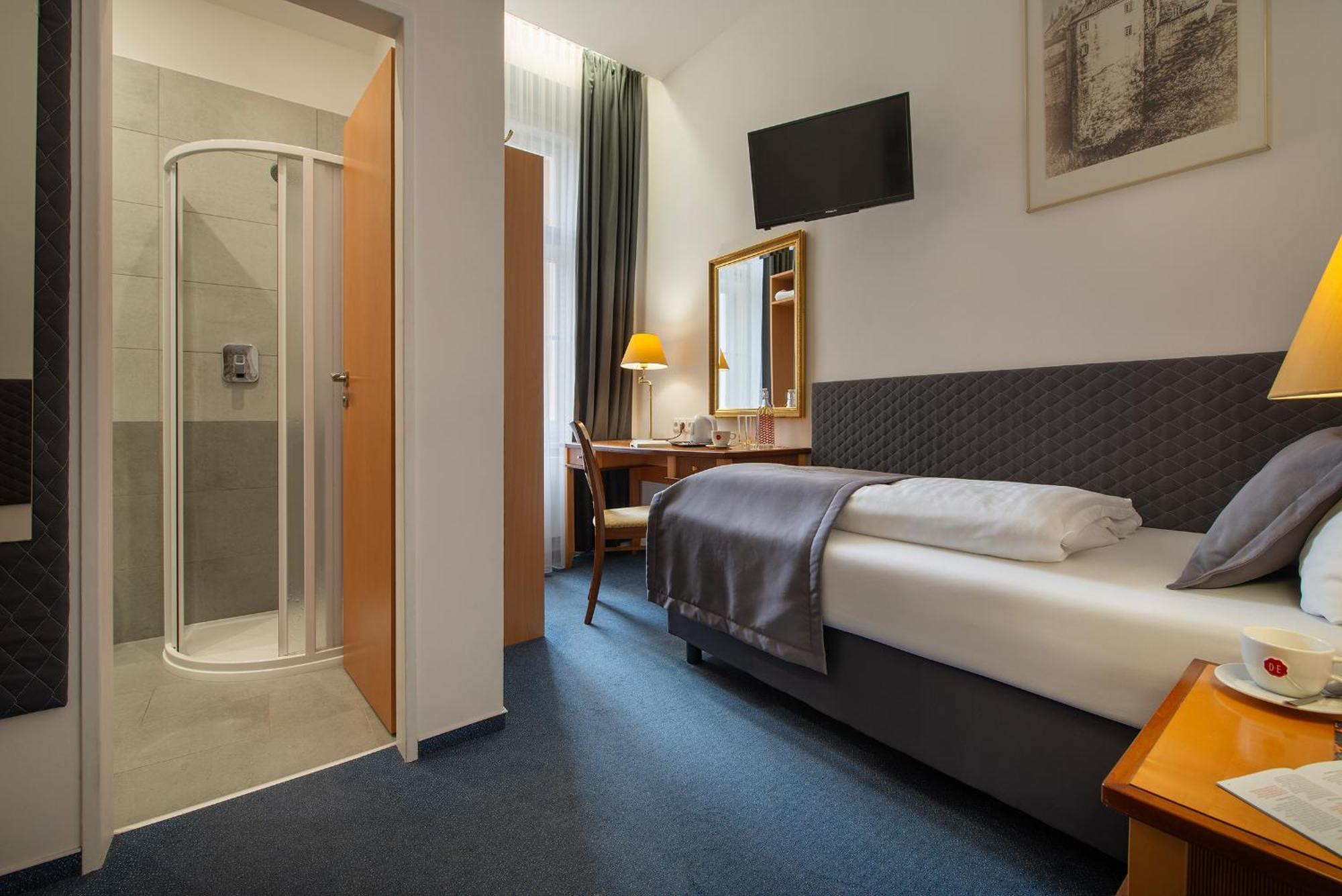 Prague Season Hotel Екстер'єр фото