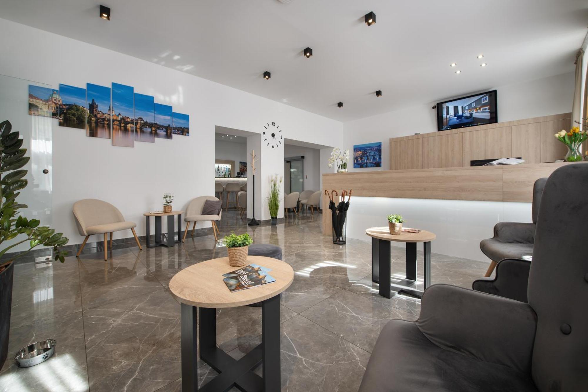 Prague Season Hotel Екстер'єр фото
