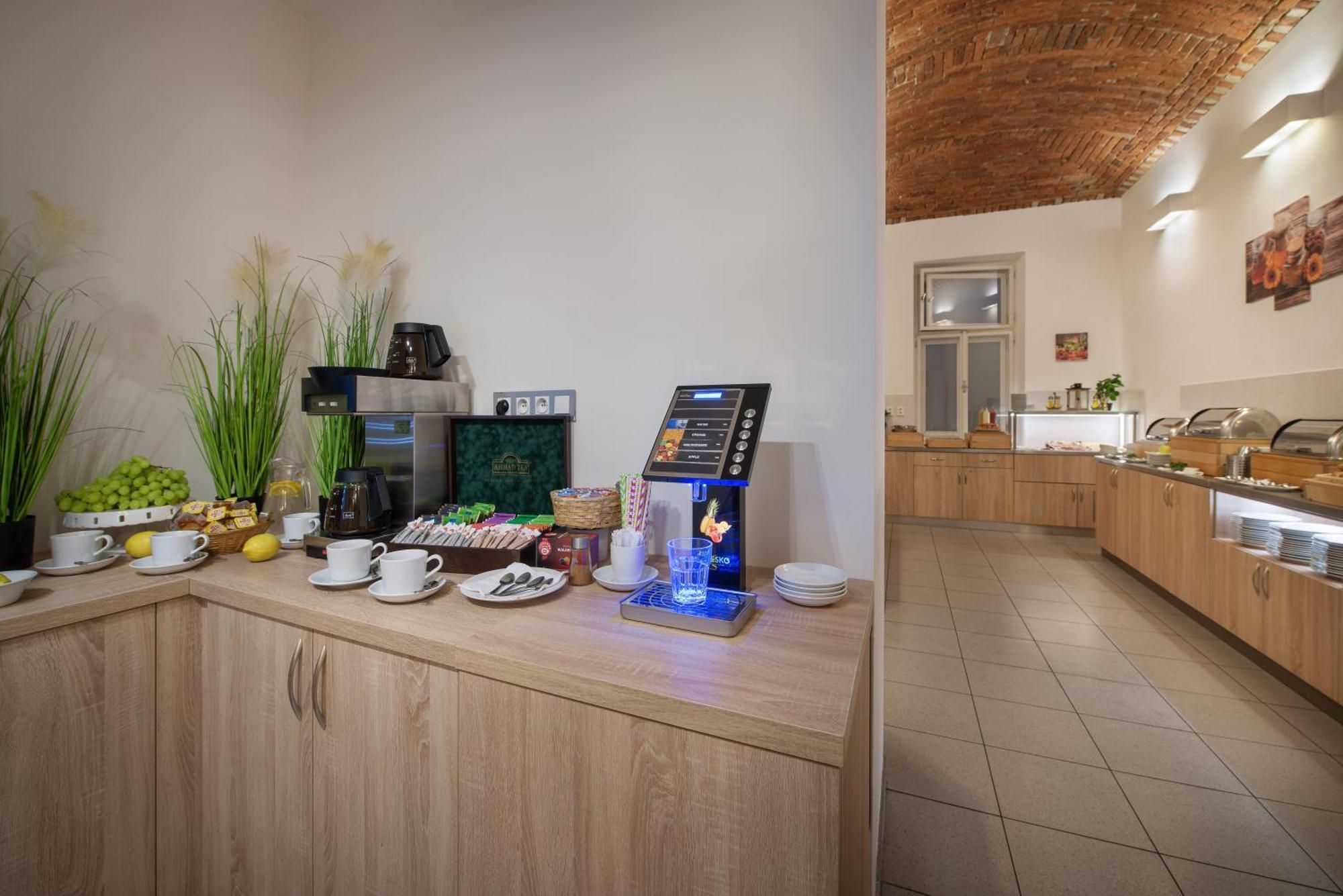 Prague Season Hotel Екстер'єр фото