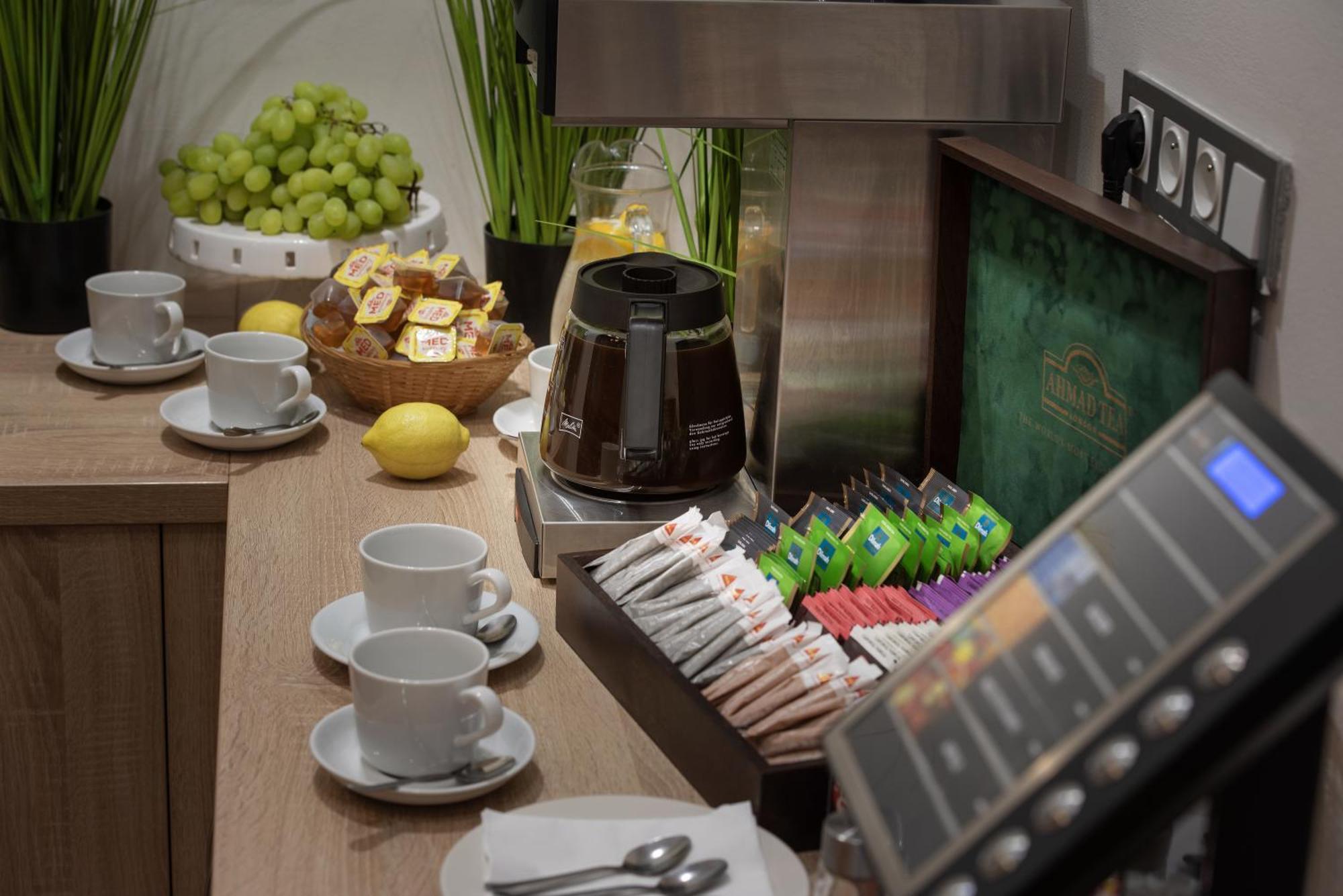 Prague Season Hotel Екстер'єр фото