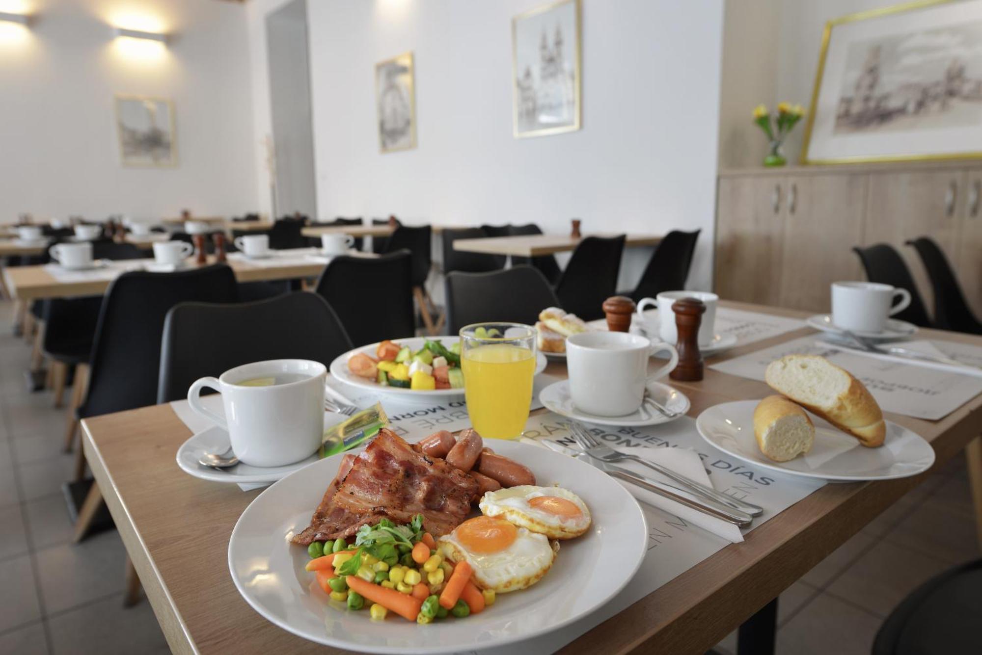 Prague Season Hotel Екстер'єр фото