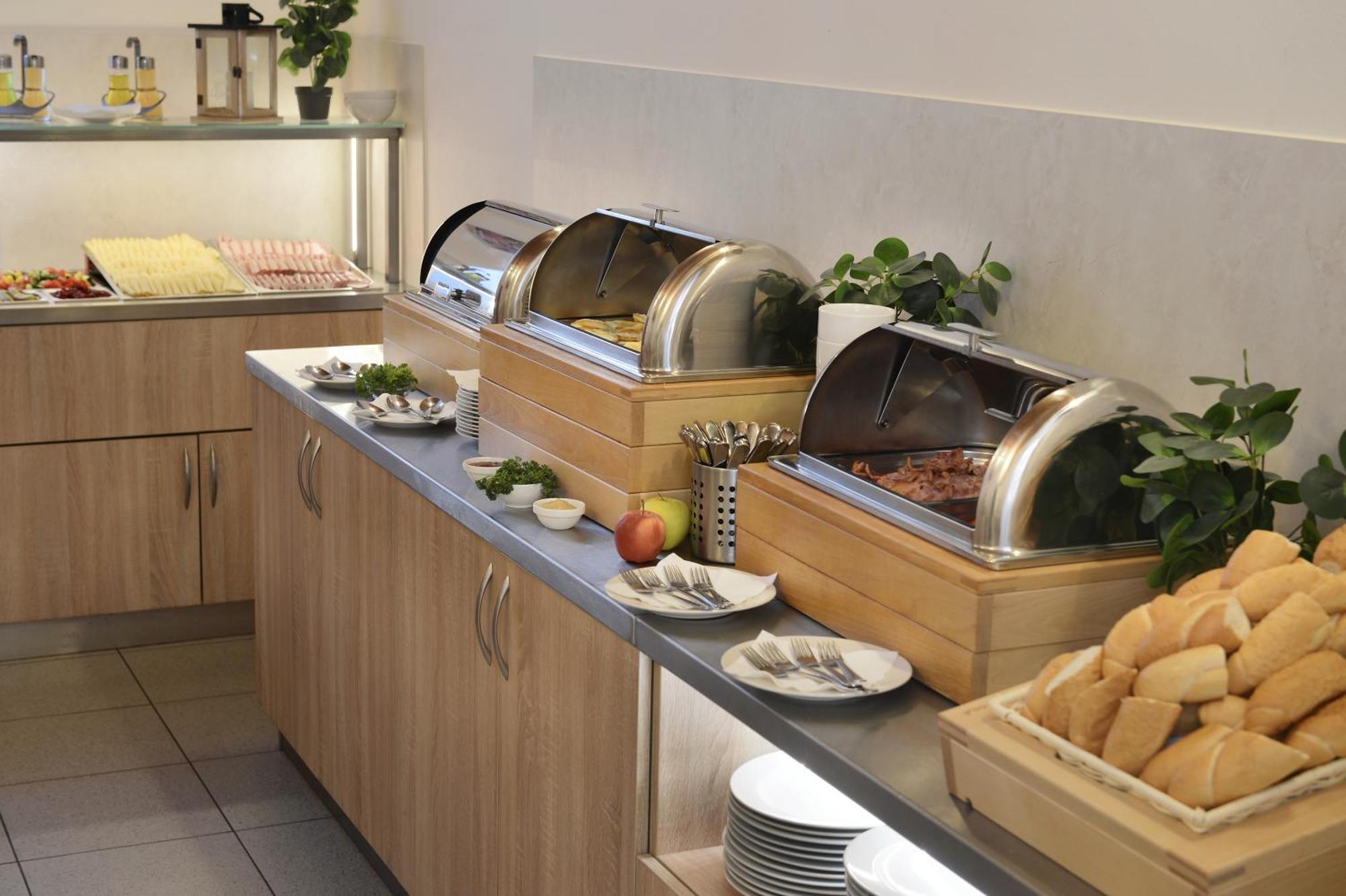 Prague Season Hotel Екстер'єр фото