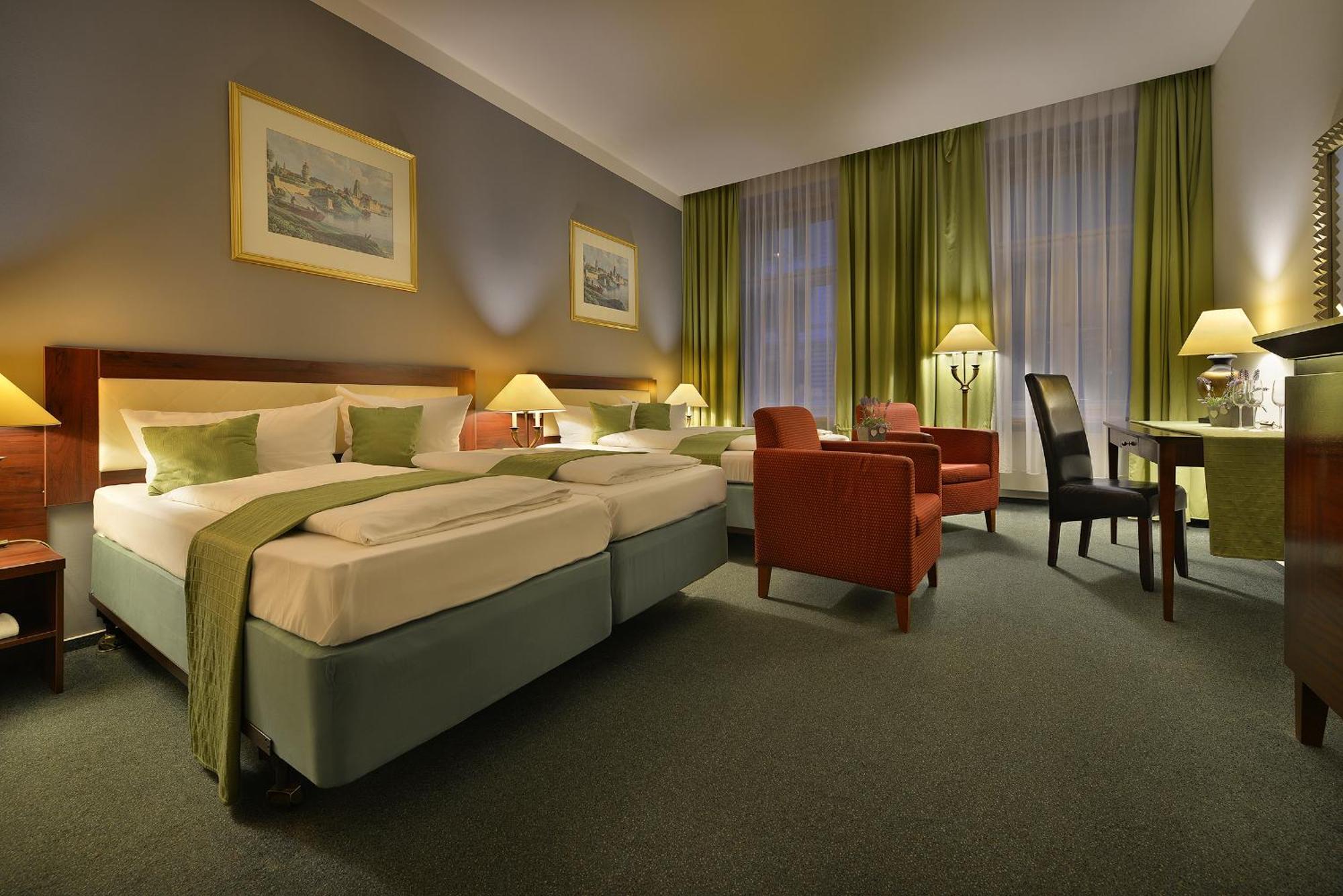 Prague Season Hotel Екстер'єр фото